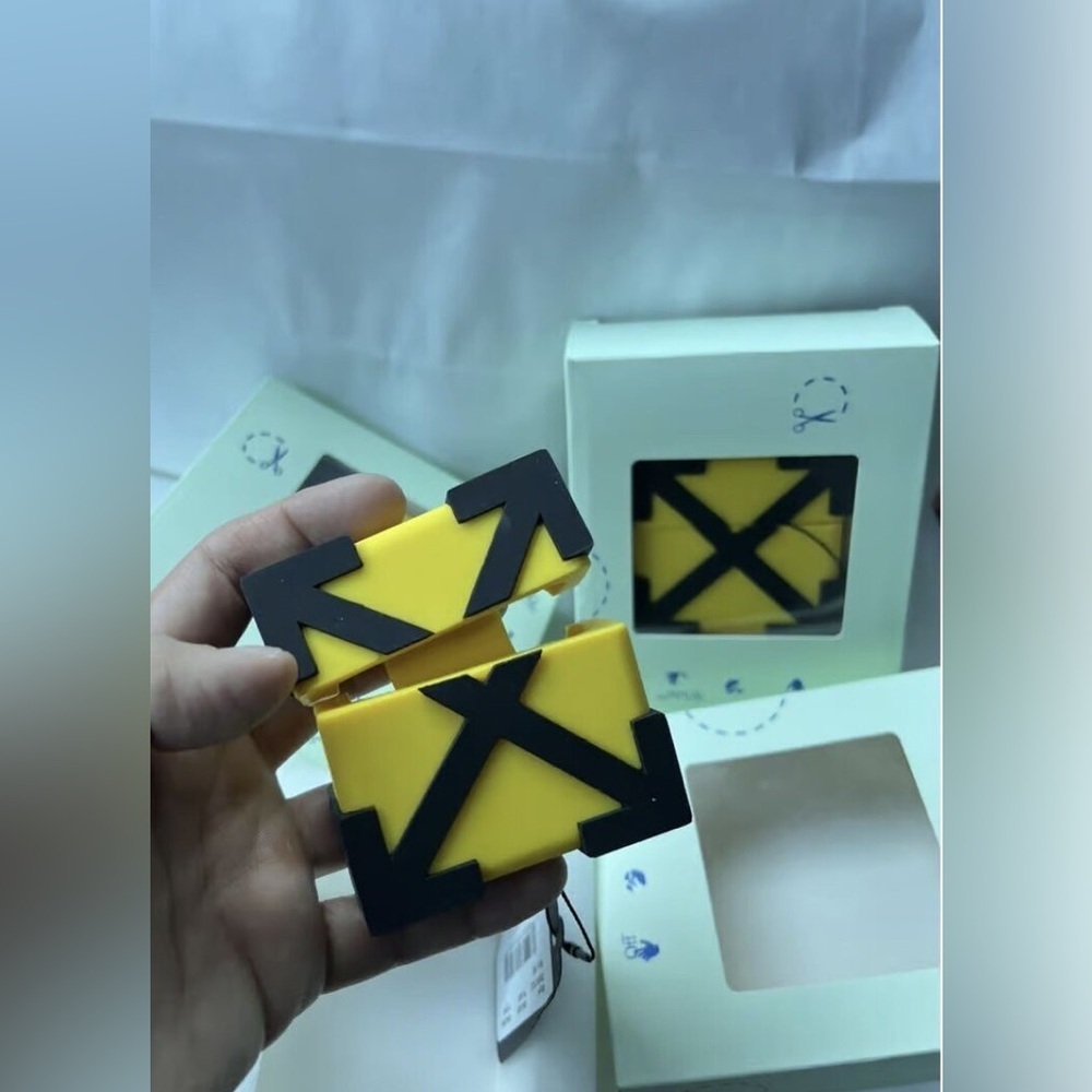 Off-White Arrow AirPod Pro Case